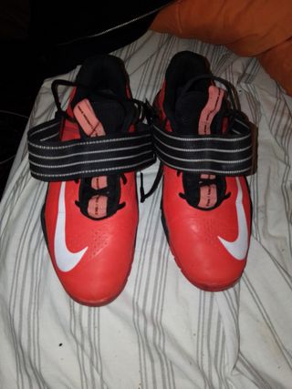 Zapatillas Nike Savaleos Rojas y Blancas