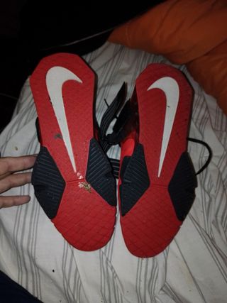 Zapatillas Nike Savaleos Rojas y Blancas