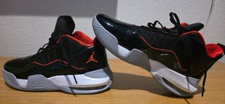 Zapatillas Jordan Negras y Rojas Talla 42