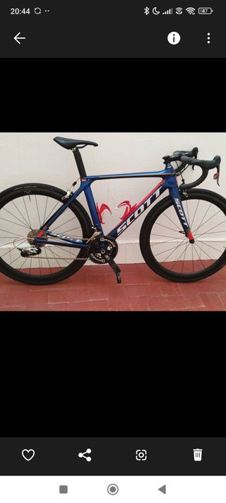 Bicicleta de carretera Scott azul y roja
