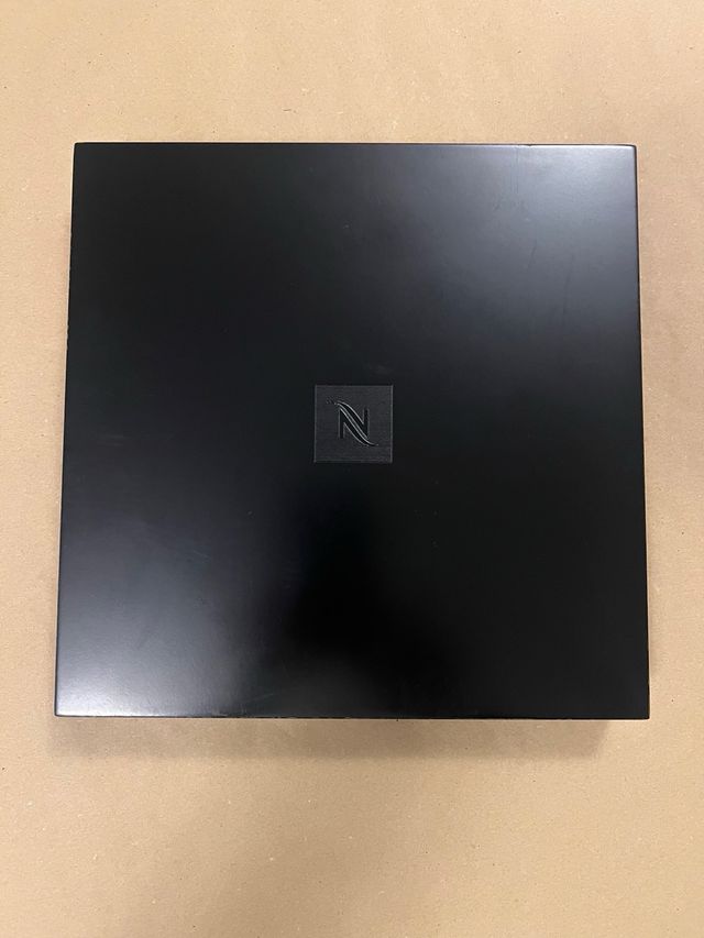 Dispensador caja de ébano Cápsulas Nespresso.