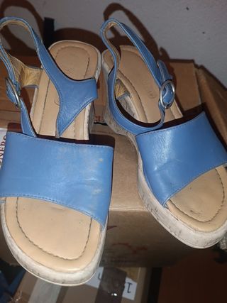 Sandalias cuña azul y beige