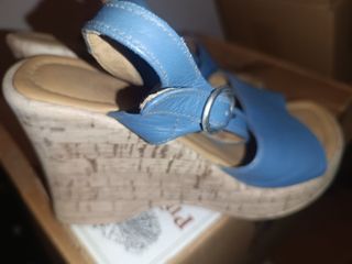 Sandalias cuña azul y beige