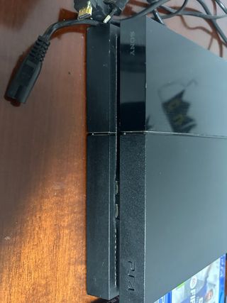 PS4 (PlayStation 4) + 2 Mandos + 5 Juegos
