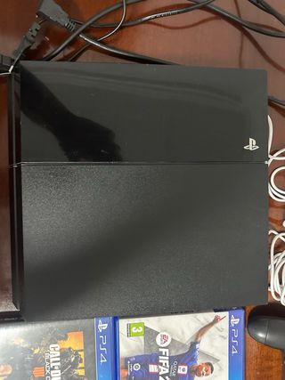 PS4 (PlayStation 4) + 2 Mandos + 5 Juegos