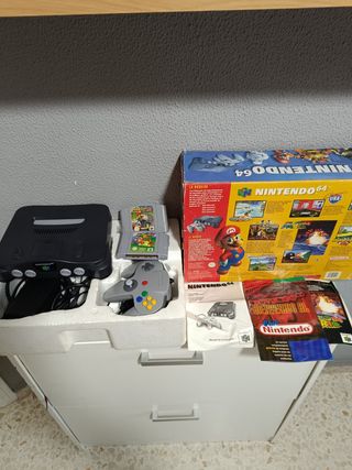 Nintendo 64 Negra con caja + 2 Juegos de mario