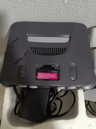 Nintendo 64 Negra con caja + 2 Juegos de mario