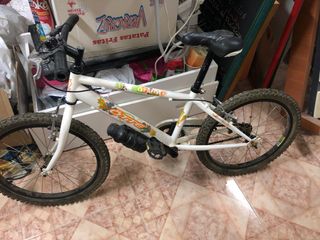 Bicicleta infantil blanca