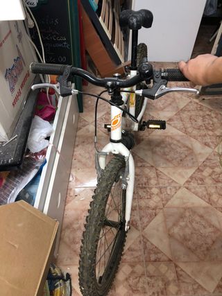 Bicicleta infantil blanca