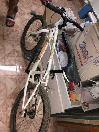 Bicicleta infantil blanca