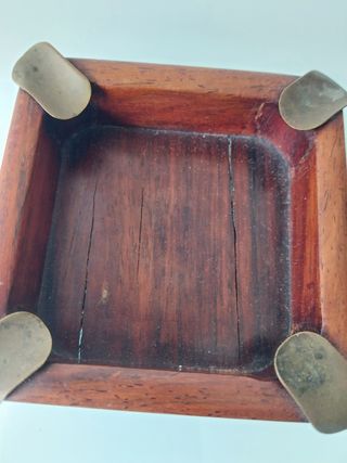 Cenicero de madera antiguo