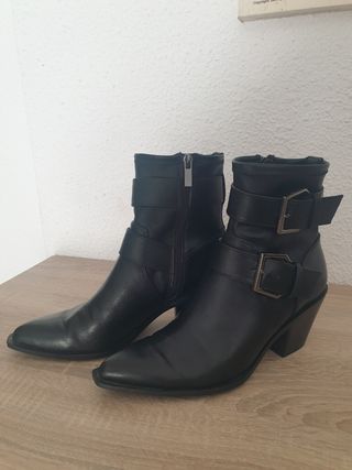Botines negros Stradivarius 