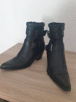 Botines negros Stradivarius 