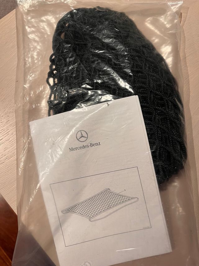 Red maletero Mercedes-Benz