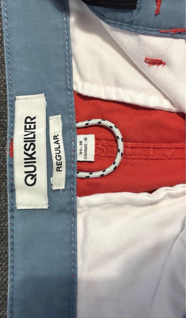 Pantalón corto chino Quiksilver rojo