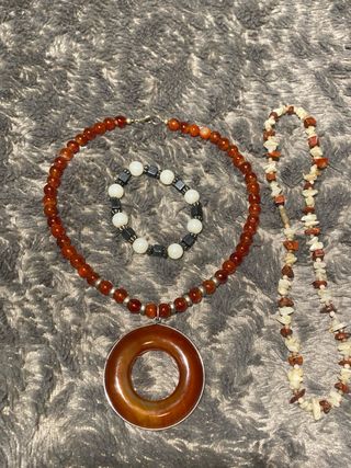 Collar de piedra natural con colgante