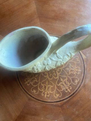 Brocca decorativa in terracotta