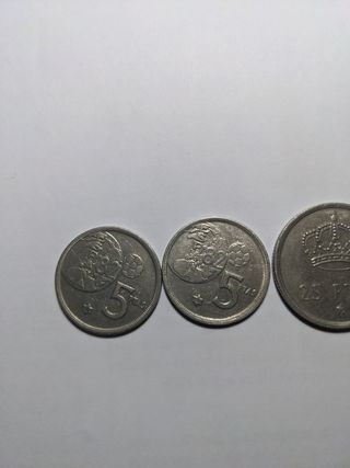 Lote 3 monedas 5 y 25 ptas 1980, 1980, 1983