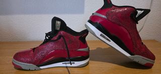 Zapatillas Jordan Talla 42 Rojas y Negras