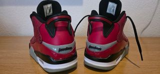 Zapatillas Jordan Talla 42 Rojas y Negras