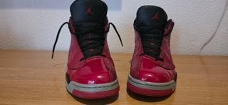 Zapatillas Jordan Talla 42 Rojas y Negras