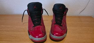 Zapatillas Jordan Talla 42 Rojas y Negras
