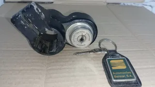 Clausor con soporte Seat 600 y llave