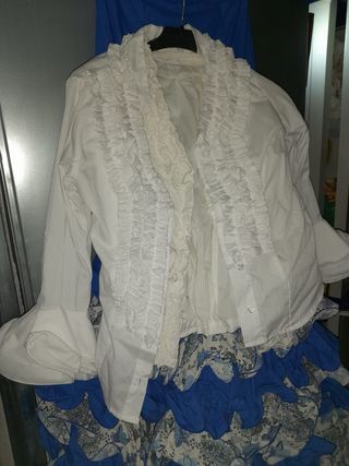 Traje de gitana blanco y azul