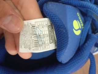 Zapatillas de pádel azules y blancas