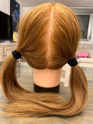 Se vende cabeza con pelo natural para Ciclos form.