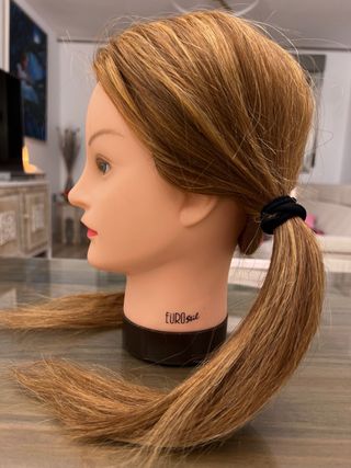 Se vende cabeza con pelo natural para Ciclos form.