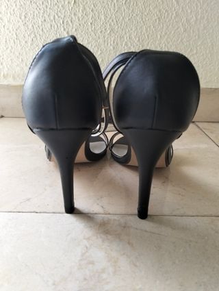 Sandalias de tacón negras , pilar burgos 