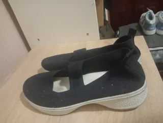 Zapatillas deportivas negras y azules