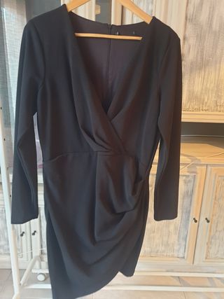 Vestido cóctel negro manga larga