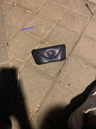 Llavero cartera y gafas plata
