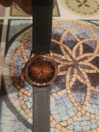Reloj Lotus Dorado y Gris