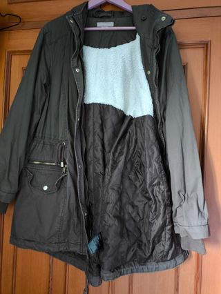 Parka verde militar con capucha