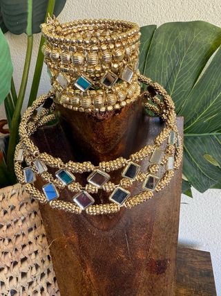 Set Collar y Brazalete Dorado con Espejos