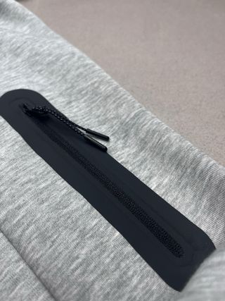 Sudadera Nike Tech Fleece Gris
