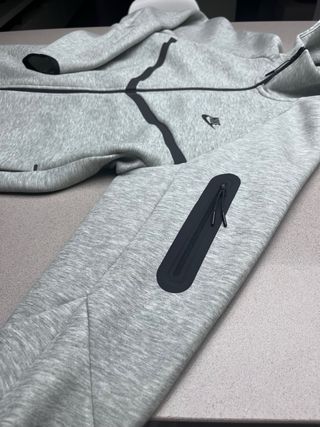 Sudadera Nike Tech Fleece Gris
