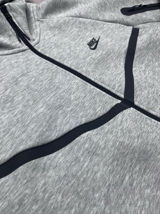 Sudadera Nike Tech Fleece Gris