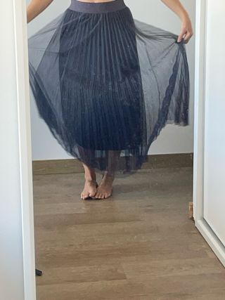 Falda larga negra plisada
