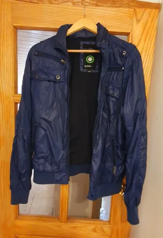 Cazadora efecto brillante Bershka Azul Talla L