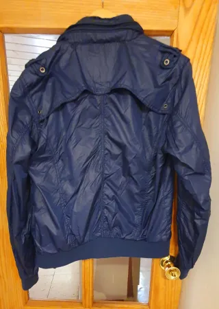 Cazadora efecto brillante Bershka Azul Talla L