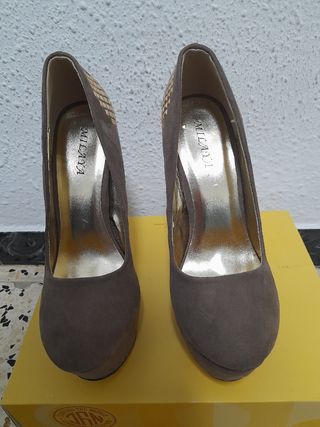 Zapatos de tacón elegantes para mujer