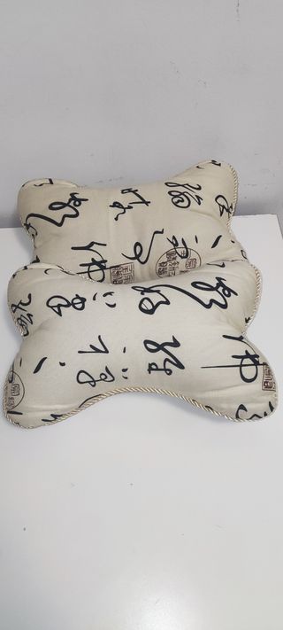 Cojines cervicales con diseño de caligrafía