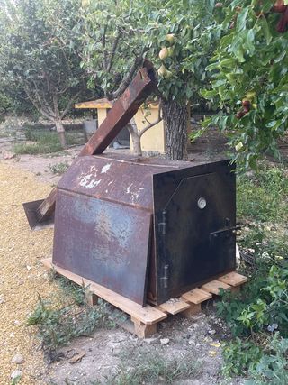 Forno a legna in ferro con poco uso,