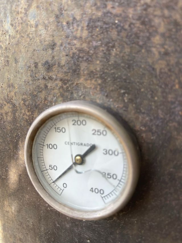 Forno a legna in ferro con poco uso,