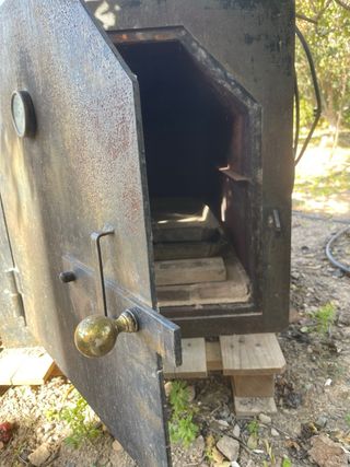 Forno a legna in ferro con poco uso,