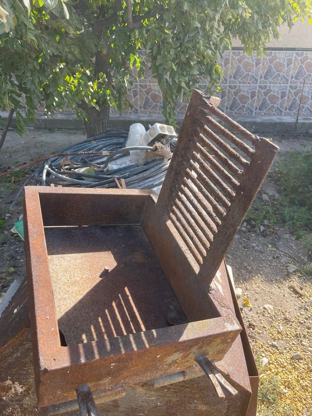 Forno a legna in ferro con poco uso,